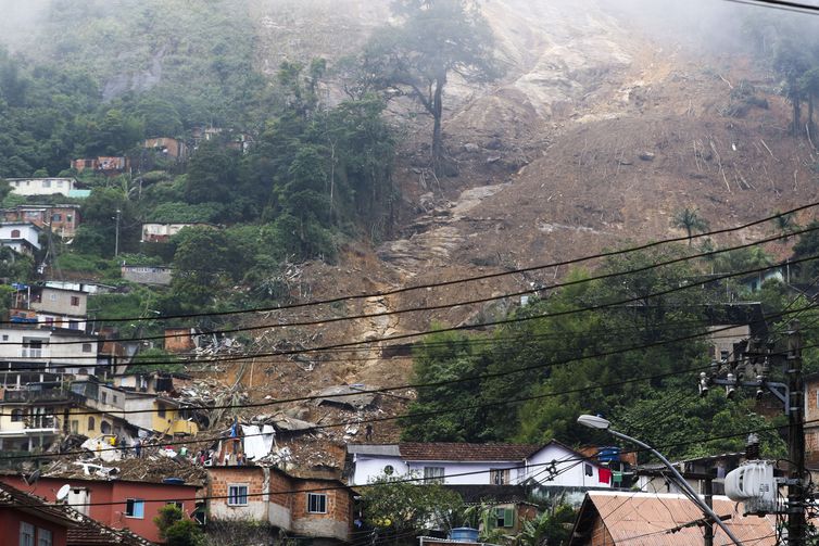 RJ e ES poderão conceder benefícios fiscais a Petrópolis e Alegre